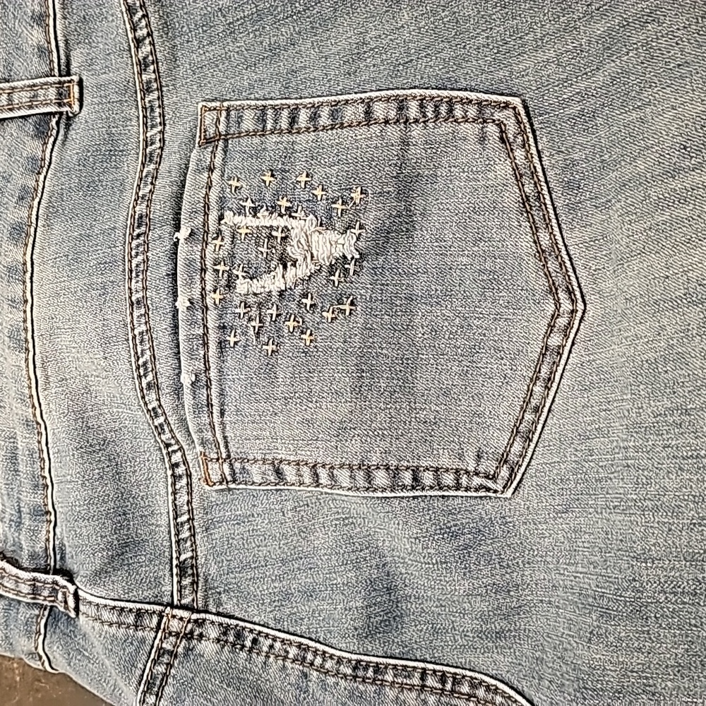 Indigo Thread Co Distressed Patchwork Jeans Bouti… - image 4